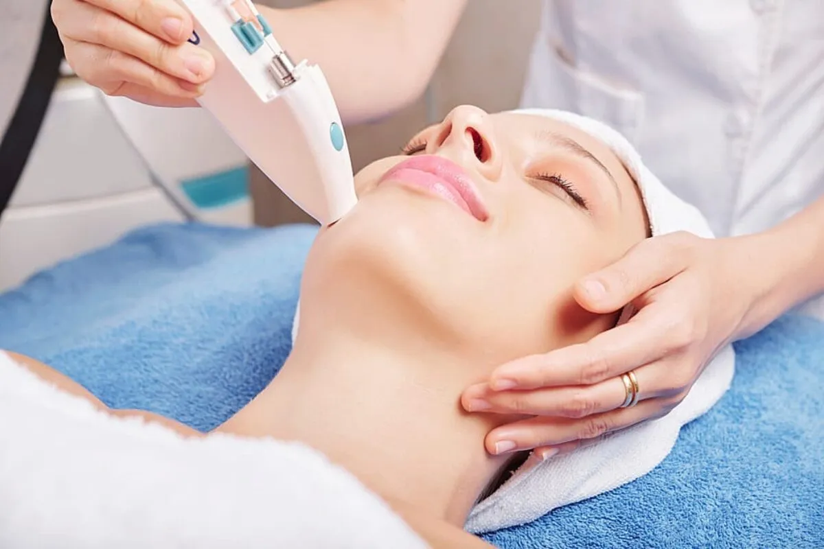 6-Benefits-of-Getting-Skin-Booster-Treatments-1200x800